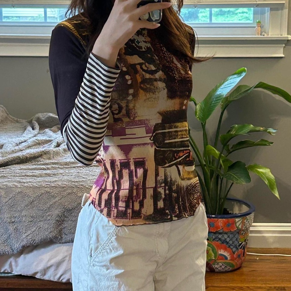 Cache- Cute mesh long sleeve with unique design